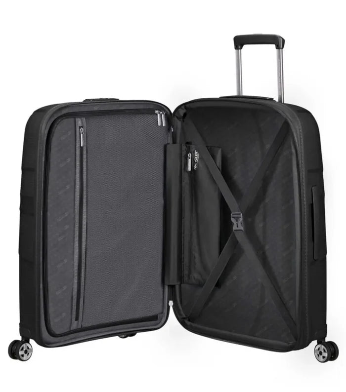 Internal pockets and fastening straps