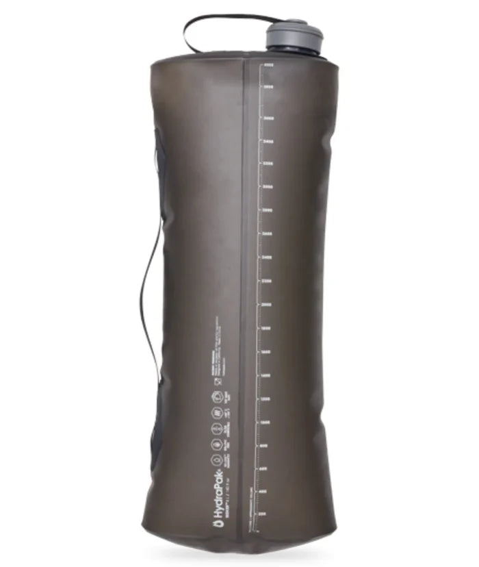 External capacity gauge allows you to track your hydration intake or measure out the contents