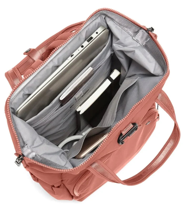Internal pockets to keep your gear organised