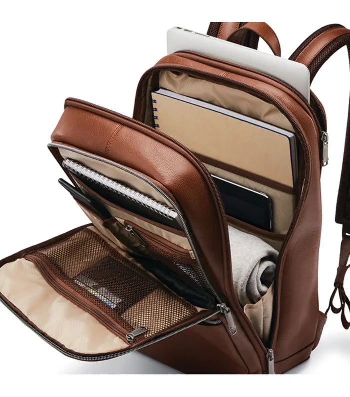 Central compartment containing 3 storage sleeves and 1 mesh pocket