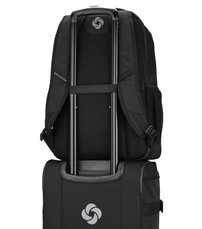 Smart Sleeve fits over luggage handles
