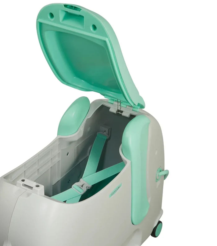 Cross ribbons in the bottom compartment make packing easier