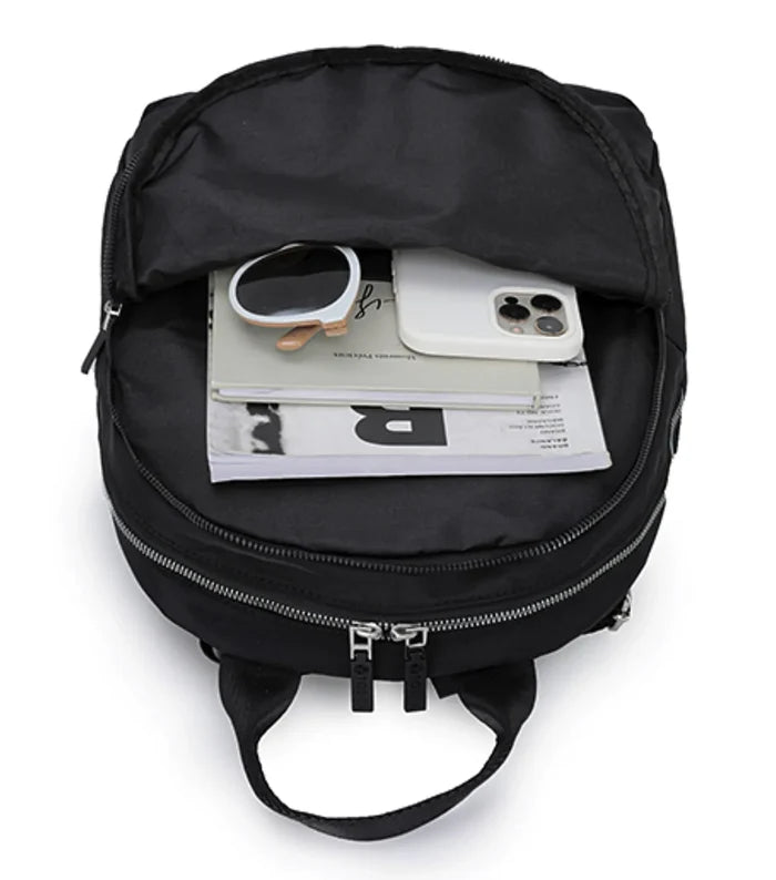 Zippered front pocket