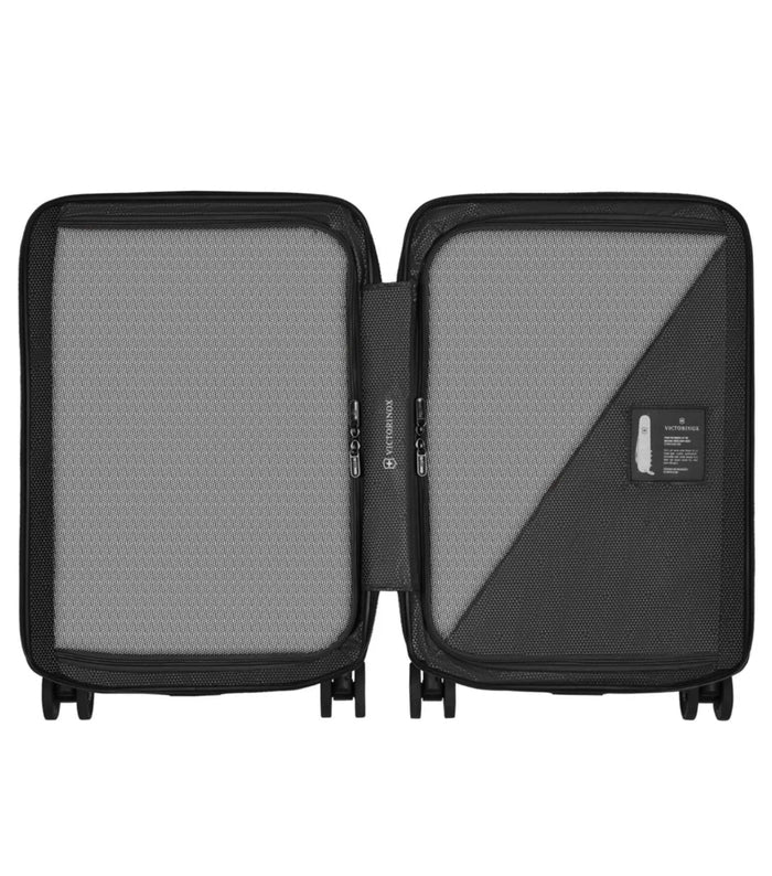 Butterfly opening system with two divider walls that open to the outside for quick and easy packing