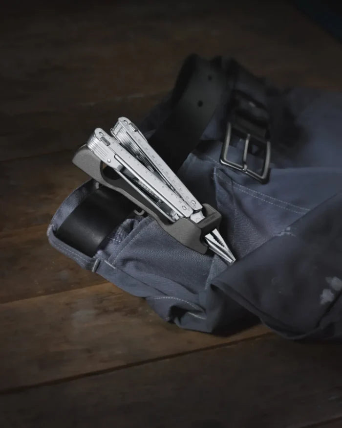 Your Swiss Tools can be left open in the belt thanks to the integrated safety catch