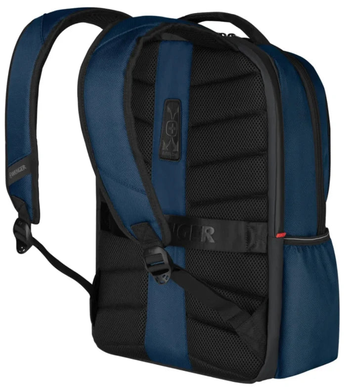 Adjustable, padded shoulder straps for maximum comfort